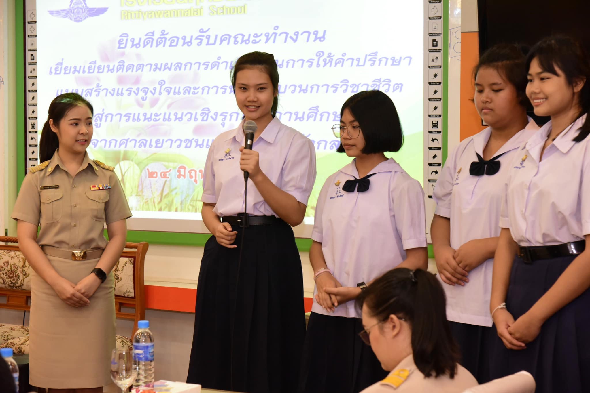 Read more about the article การติดตามผลการดำเนินงานการให้คำปรึกษาแบบสร้างแรงจูงใจและการนำกระบวนการวิชาชีวิตสู่การแนะแนวเชิงรุกในสถานศึกษา