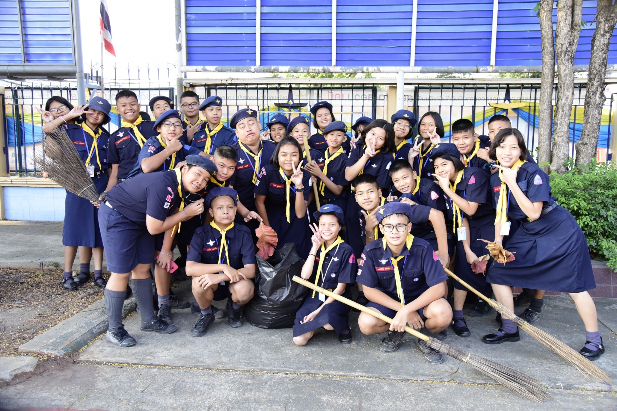 Read more about the article ลูกเสือ-เนตรนารี โรงเรียนฤทธิยะวรรณาลัย บำเพ็ญสาธารณะประโยชน์ ถวายเป็นพระราชกุศล